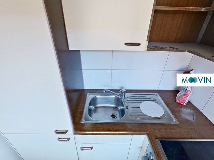 Renovated 1-Room Apartment with Balcony, Fitted Kitchen and Modern Shower Bathroom – Ansicht I: Küche