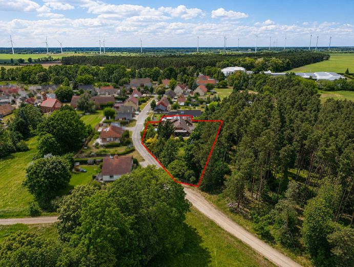 Architektenvilla am Waldrand bei Zerbst - jetzt zum attraktiven Preis &amp; sofort bezugsfertig! – Suedost Luftbild