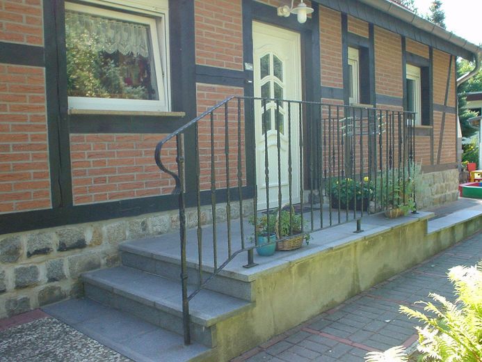 Provisionsfrei: Freistehendes Zweifamilienhaus im grünen Berlin-Heiligensee – Westseit Eingang Wohnung EG