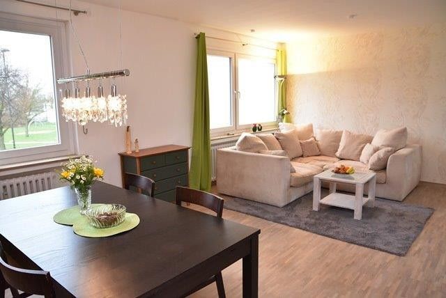 Commission-free 4-room apt., heating NEW, roof 2018 NEW! Parquet, high-quality fittings! – Wohnzimmer