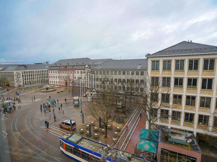 ATIK: Moderne, klimatisierte Bürofläche im obersten Stockwerk direkt am Luisenplatz - provisionsfrei – Ausblick auf den Luisenplatz