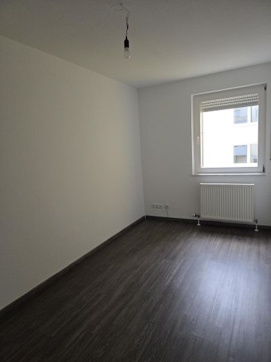 Helle 3 – Zimmer - Whg. m. EBK & TG-Stellpl.; BITTE TEXT LESEN ! – Kinder-/Arbeitszimmer