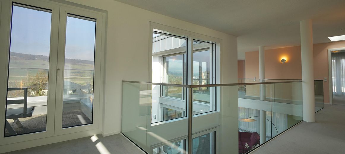 Luftige Bauhausvilla – OG Aufgang