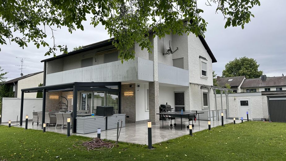 Moderna casa unifamiliare indipendente nel verde – Lichtanlage Außenbereich