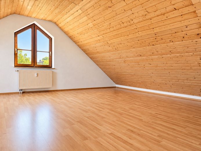 Wohnen auf zwei Ebenen – Maisonette mit hochwertiger Ausstattung und 3 Stellplätzen – Galerie 