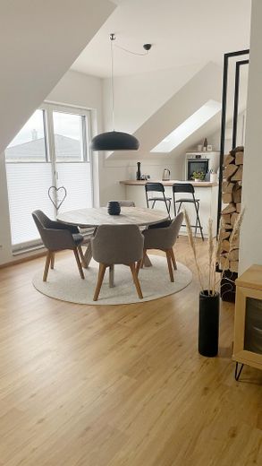 Stylowe 3-pokojowe mieszkanie na poddaszu z tarasem dachowym o powierzchni 32 m² od strony południowej – Essbereich