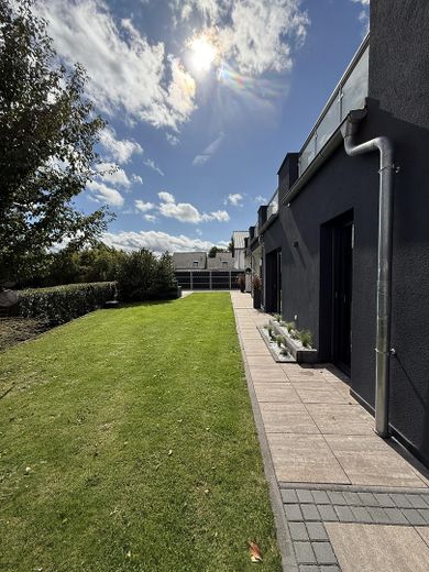 Hausrückseite Garten 