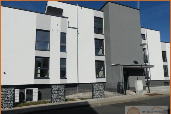 100 m² parterowy lokal handlowy, duże witryny wystawowe, centralna lokalizacja w centrum miasta Schlüchtern