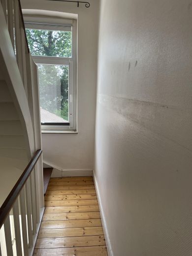 Charmantes Einfamilien-Endreihenhaus mit Garten in stadtnaher und ruhiger Lage – Treppenhausflur 1.OG
