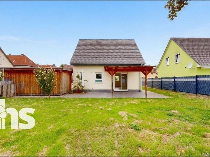 PROVISIONSFREI: Einfamilienhaus in Merseburg – Baujahr 2018, Garten & moderne Technik – Foto 1