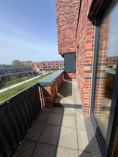 Exklusive neuwertige 3-Zimmer-Wohnung mit schönem Balkon von PRIVAT! – Balkon