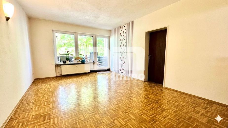 شقة أنيقة من 3 غرف تشمل شرفة + موقف سيارات تحت الأرض في موقع متميز بالقرب من Rammelsberg – Wohnzimmer / Zugang Balkon