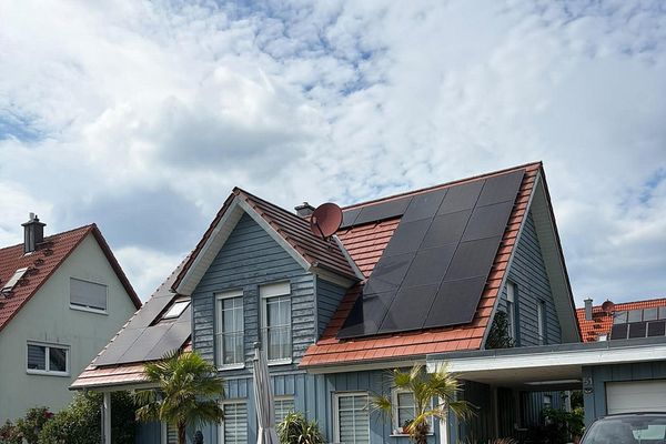 Well-maintained wooden house  200m², 8 rooms, 4 bathrooms and particularly energy-efficient building services