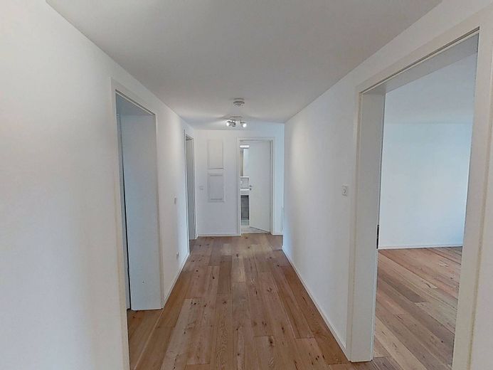 Luminoso piso de 3 habitaciones con BALCÓN y moderna COCINA INTEGRADA en el oeste de Stuttgart – Flur