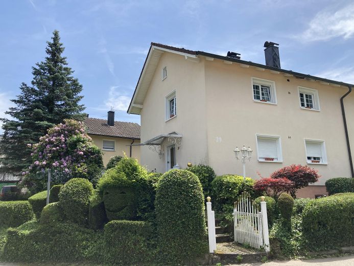 Detached two-family house in an absolutely prime location on the edge of the forest – Photo 2