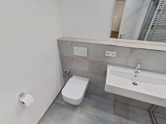 Luminoso piso de 3 habitaciones con BALCÓN y moderna COCINA INTEGRADA en el oeste de Stuttgart – Ansicht II: Bad