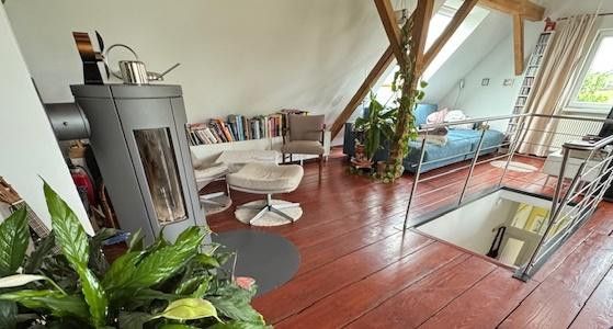 lichtdurchflutes Wohnzimmer 