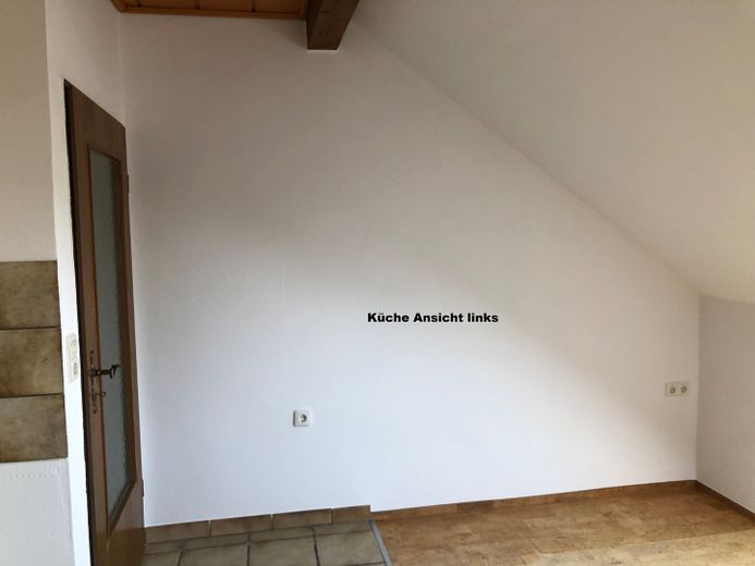 ruhige DG Wohnung mit Südb. in Wohnbereichstr. sucht langfristigen ruhigen Nichtraucher Mieter – Küche Ansicht links