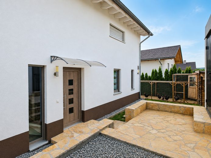 Modernes 217-m²-Familienhaus mit 8 Zimmern, PV-Speicher, Wallbox, Solar & großem Garten – Foto 10
