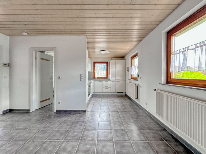 WOHNEN, VERMIETEN, GESTALTEN - Sofort verfügbares 3-Familienhaus in ruhiger Lage von Steinhaldenfeld – EsszimmerKüche OG