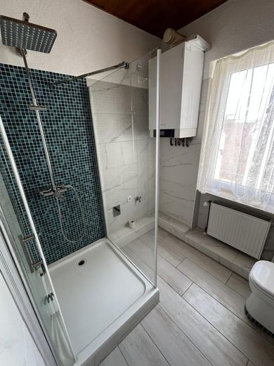 Charming 4-room apartment with kitchen and bathroom and a new fitted kitchen – Bad (Ansicht 1)