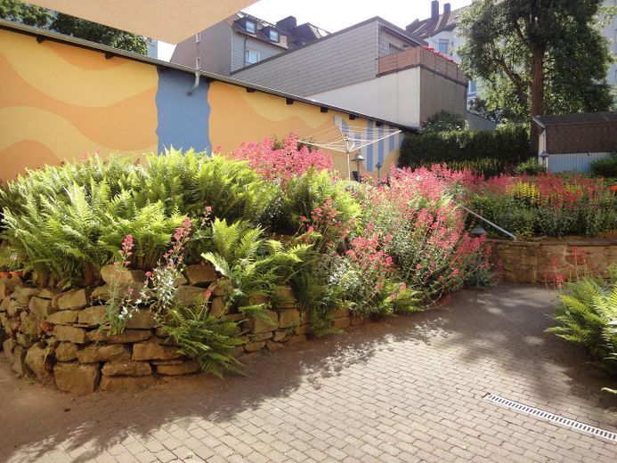 3-Raum DG Wohnung mit Balkon – Garten