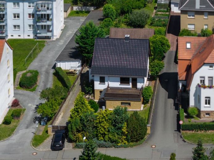 Großzügiges Einfamilienhaus mit Sauna, Sonnenterrasse und drei Garagen in Berga-Wünschendorf. – Foto 1