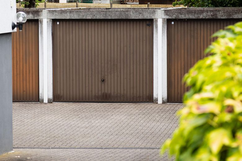 Helle 2-Zimmer-Dachgeschosswohnung mit Loggia – in gepflegtem Mehrfamilienhaus – Garage
