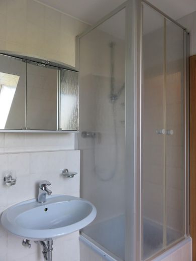 Bezugsfreie Maisonette-Wohnung nahe der Dachauer Altstadt, Erbpacht – Bad