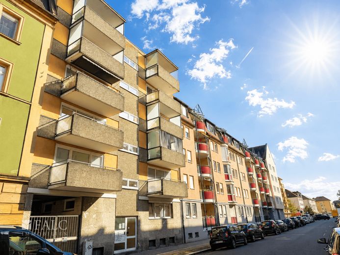 Sofort bezugsfrei: Helle 3-Zimmer-Wohnung mit modernem Wohngefühl – Außenansicht