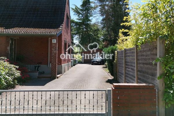 Dom lub połowa bliźniaka z pięknym i dużym ogrodem w bardzo spokojnej lokalizacji