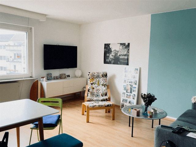 Helle 2Z Wohnung im begehrten Bornheim _ provisionfrei! – Wohnzimmer