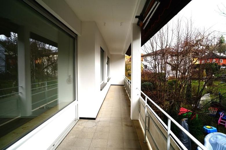 Erstbezug nach Sanierung: Modernes Wohnglück am Sonnenberg mit Weitblick &amp; Home-Office. – Balkon