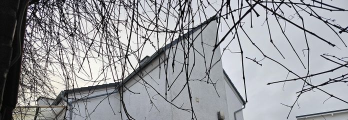 Bezugsfreies EFH mit Scheune & Garten in Niederbrechen – Wohnaus aus Innenhofsicht