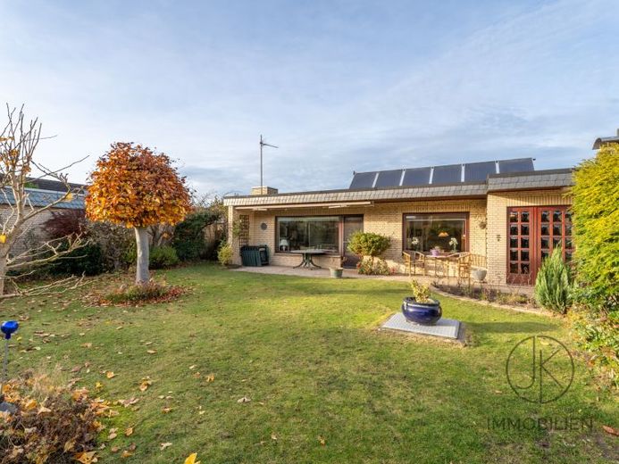 ***Stilvoll erweiterter Bungalow mit offenem Wohnbereich in attraktiver Lage von Syke-Barrien – Foto 1