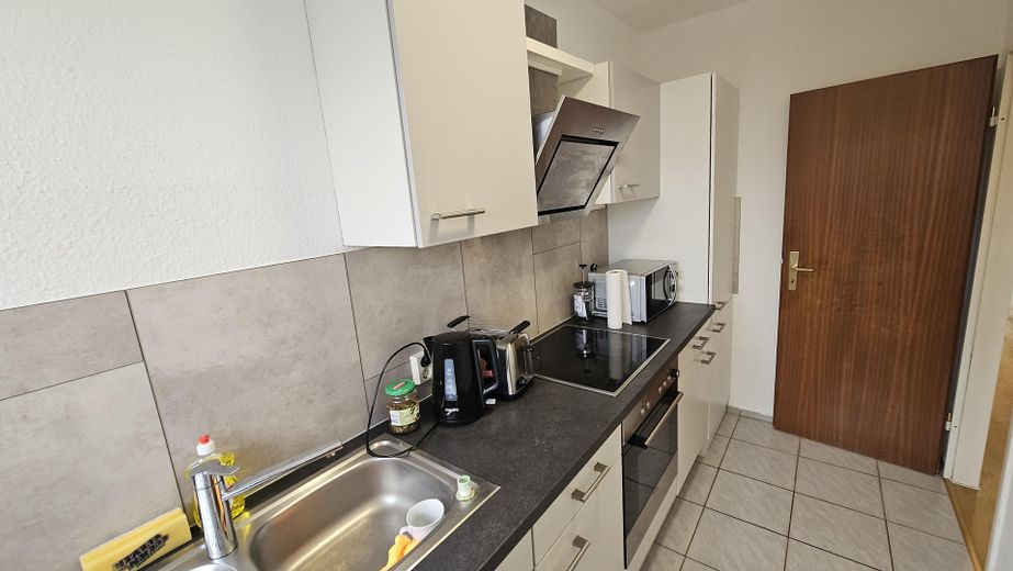 Zentrale 2 Zi.Wohnung · 62 m² · direkt am Bahnhof, ohne Zuglärm · Balkon – Einbauküche 3