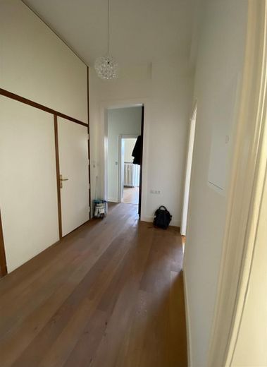 3-Zimmer-Wohnung, Altbau mit Balkon und Einbauküche in Frankfurt am Main – Flur