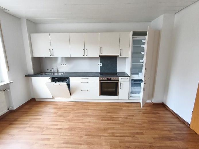 2 Zi. EG Wohnung mit Balkon – Küche mit Essplatz Bild 2