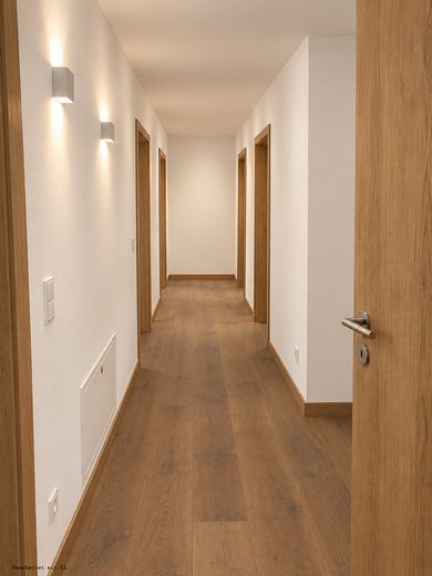 Прекрасная квартира площадью 144 м² на верхнем этаже с собственным участком сада – Flur