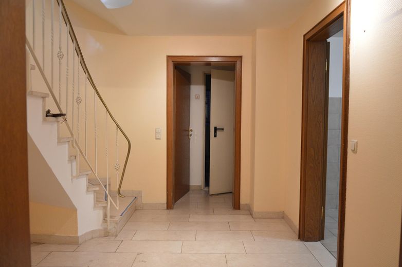 Exceptional semi-detached house with potential and a dream garden – prime location on Portenlängerstraße in Grünwald – Treppe Kellergeschoß