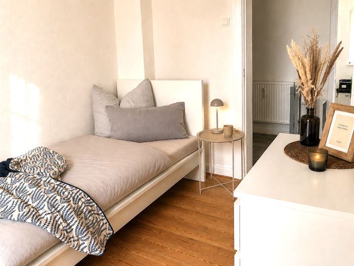 HAVRO HOMES I Sahile yakın yaşayın I Kiel’de dönemsel kiralık şık tarihi bina dairesi – Schlafzimmer 2