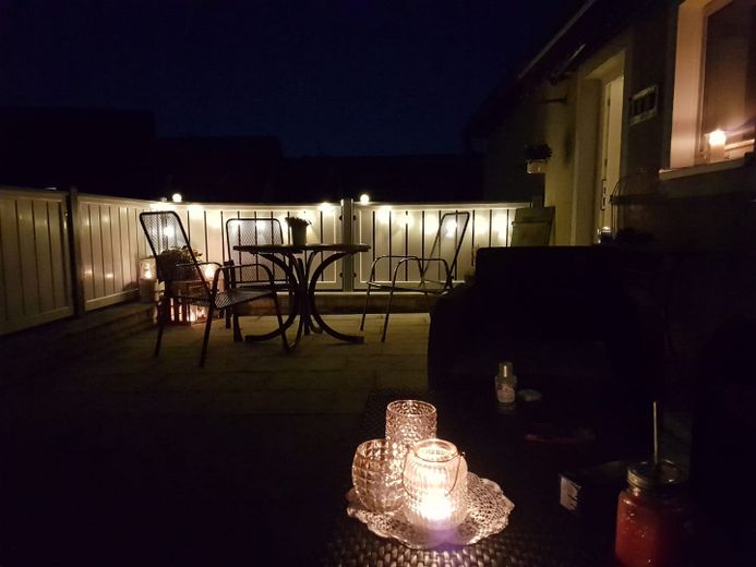 Ухоженный дом с садом рядом с Визетом сдается в аренду – Sommerabend auf der Terasse:)