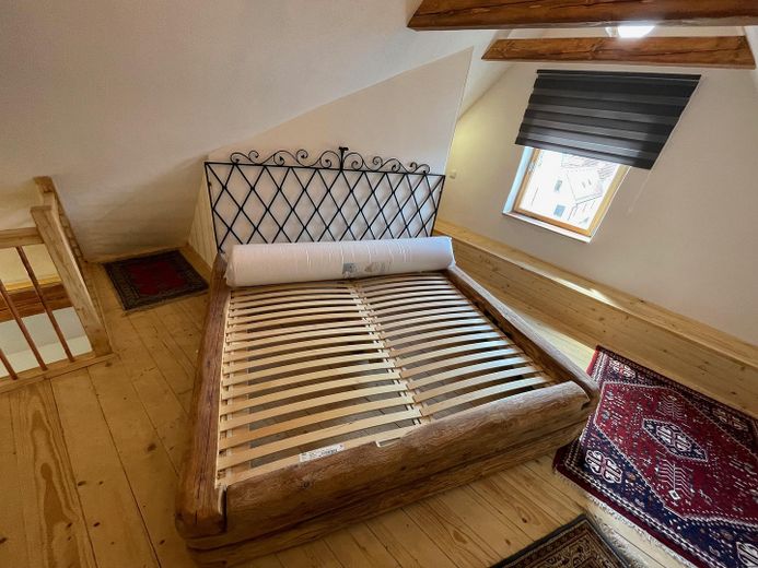Renovierte 2,5-Zimmer Möblierte Wohnung Galerie Loft in Rottenburg – Einbaubett