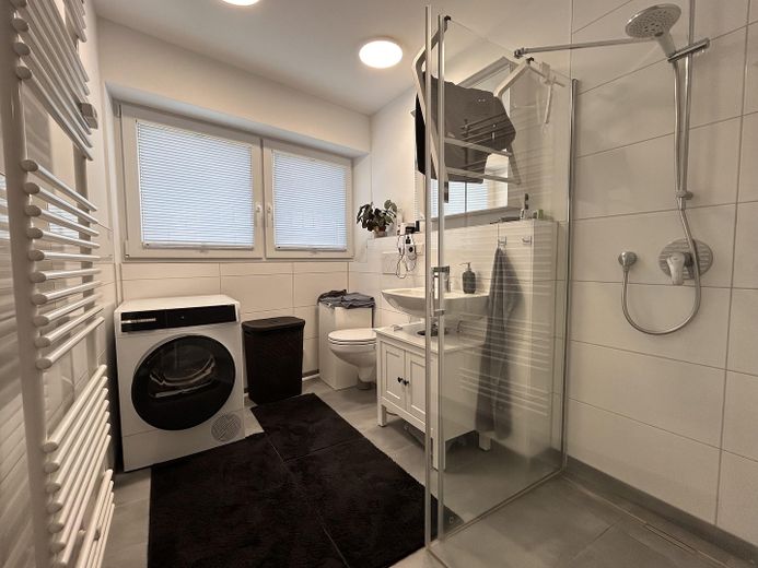 Sanierte und großzügige 2,5 Zimmer-Wohnung mit Wintergarten! – Foto 5
