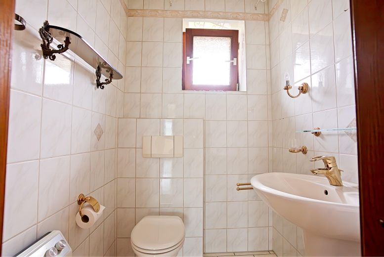 Ruhige EG-Wohnung (unmöbliert) mit Garten in Bad Bevensen – Gäste-WC