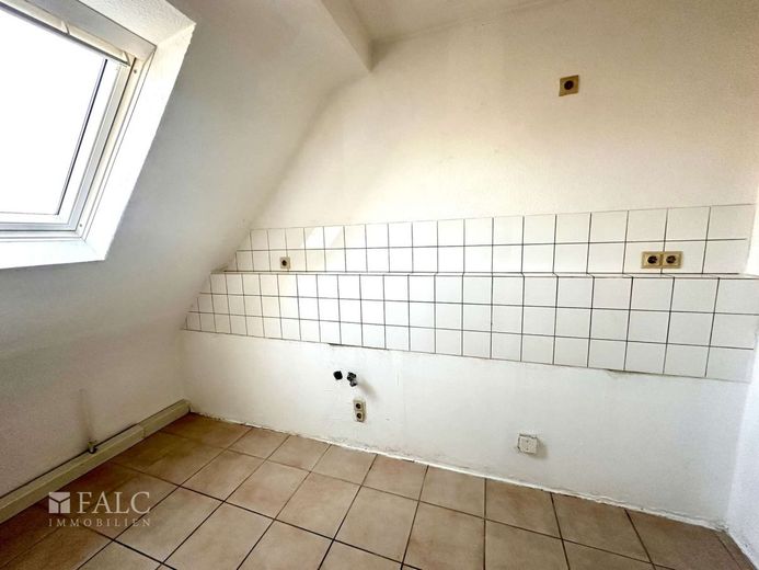 Historisches Ambiente: Großzügige DG-Wohnung! – Küche