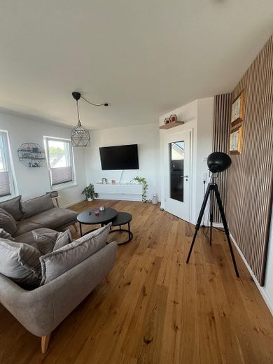 Attico in un edificio di nuova costruzione, seconda locazione – Wohnzimmer