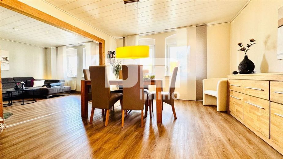 (R)eserviert!Ein- bis Zweifamilienhaus mit 2 Terrassen und Garage – OG Wohn / Esszimmer offen / Kamin