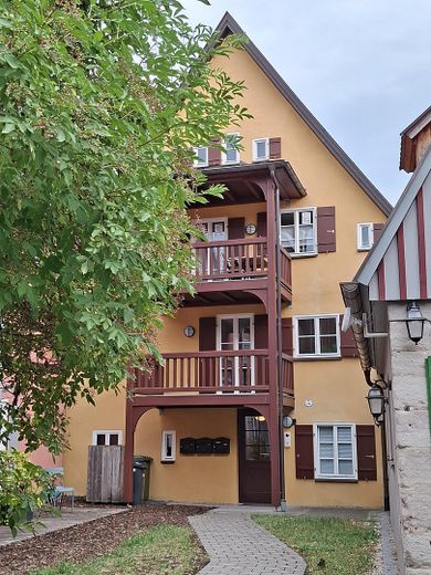 Appartement ancien en duplex élégant et exclusif dans la vieille ville, avec ascenseur et balcon – Außenansicht