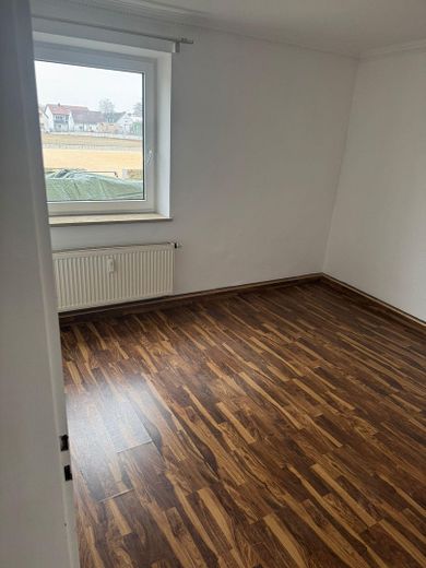3- Zimmer-Hochparterre- Wohnung mit Einbauküche, Gemeinschaftsgarten und PKW Stellplatz – Zimmer 3-2